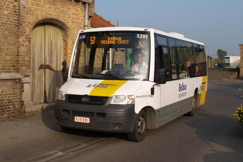 Jonckheere Pro-City aan het station van Veurne.