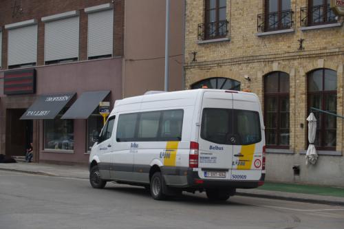 Mercedes-Benz (aanp. Joost) Sprinter II aan het station van Diksmuide.