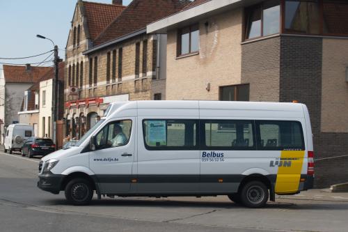 Mercedes-Benz (aanp. Joost) Sprinter II aan het station van Diksmuide.