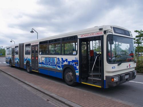 Renault PR118 aan het station Adinkerke/De Panne.