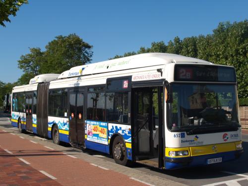 Irisbus Agora van DK Bus aan het station van Adinkerke/De Panne.