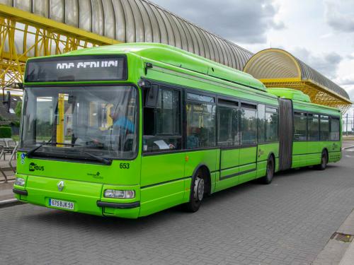 Irisbus Agora van DK Bus aan het station van Adinkerke/De Panne.