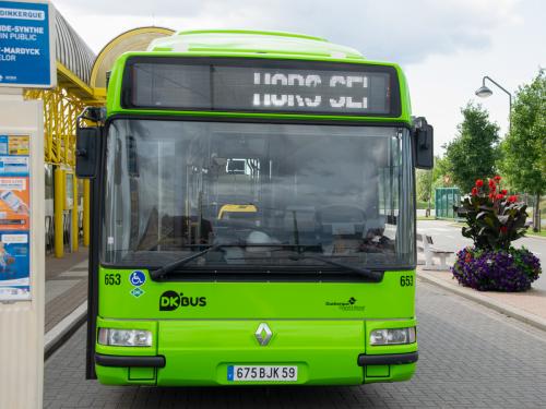 Irisbus Agora van DK Bus aan het station van Adinkerke/De Panne.