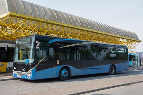 Iveco Crossway van DK Bus aan het station van Adinkerke/De Panne.