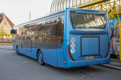 Iveco Crossway van DK Bus aan het station van Adinkerke/De Panne.