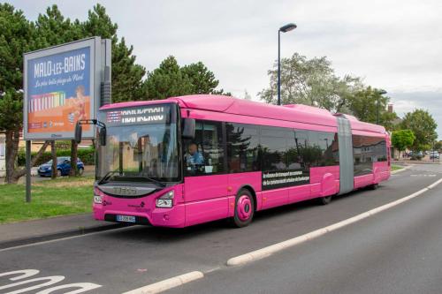 Iveco Urbanway van DK Bus in Leffrinckoucke.