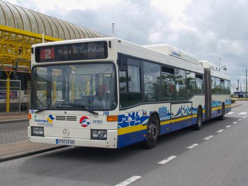 Mercedes O405 aan het station Adinkerke/De Panne.