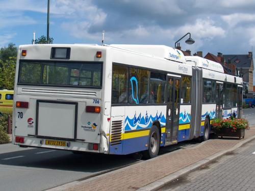 Mercedes O405 aan het station Adinkerke/De Panne.