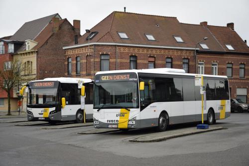 Iveco Crossway aan het station van Tielt.