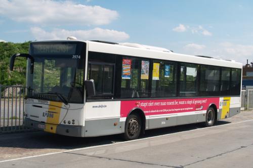 Jonckheere Transit 2000 aan het station van Diksmuide.