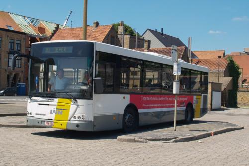 Jonckheere Transit 2000 aan het station van Diksmuide.