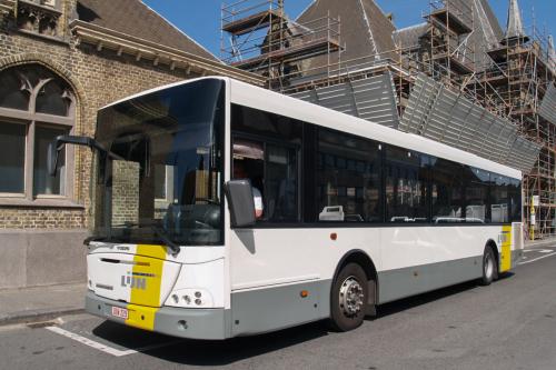 Jonckheere Transit 2000 aan het station van Veurne.