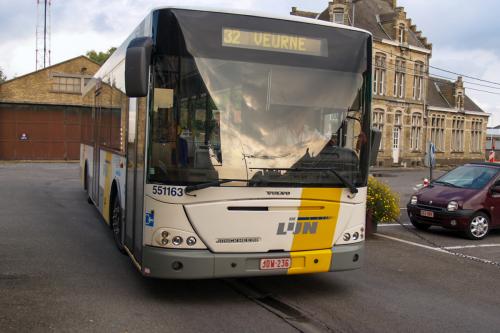 Jonckheere Transit 2000 aan het station van Veurne.