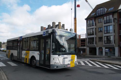 Jonckheere Transit 2000 aan het station van Veurne.