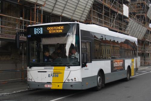 Jonckheere Transit 2000 aan het station van Veurne.