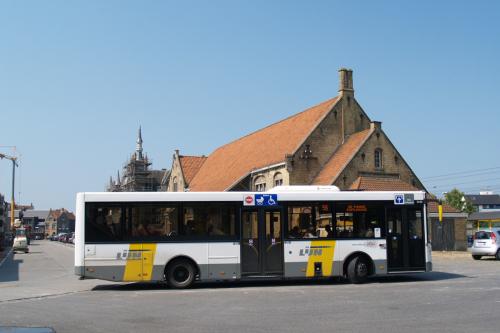 Jonckheere Transit 2000 aan het station van Veurne.