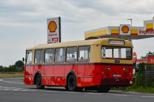 Van Hool AU 124 te Kaaskerke gedurende de Nostalbus Rally.