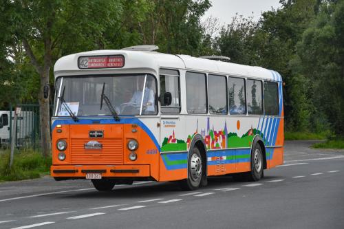 Van Hool AU 124 te Kaaskerke gedurende de Nostalbus Rally.