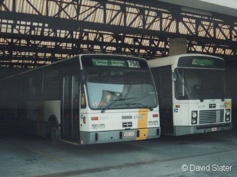 Van Hool A120 en A600 te Diksmuide.Foto genomen door David Slater.