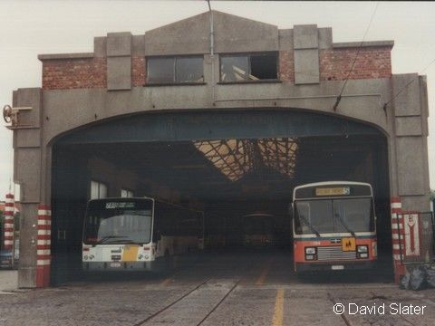 Van Hool A120 en A600 in De Panne.Foto genomen door David Slater.