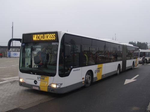 Gelede Mercedes Citaro van Mandel Cars aan het station van Koksijde.