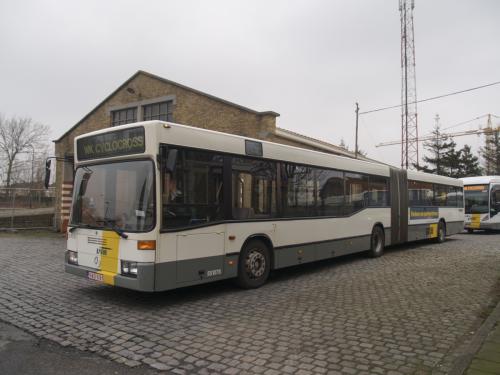 Gelede Mercedes O.405N van West Belgium Coach aan het station van Veurne.