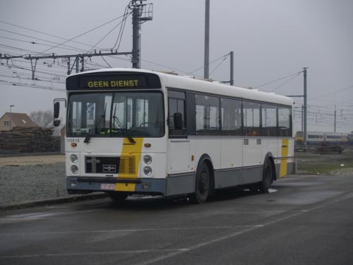 Van Hool A120P aan het station van Adinkerke/De Panne.