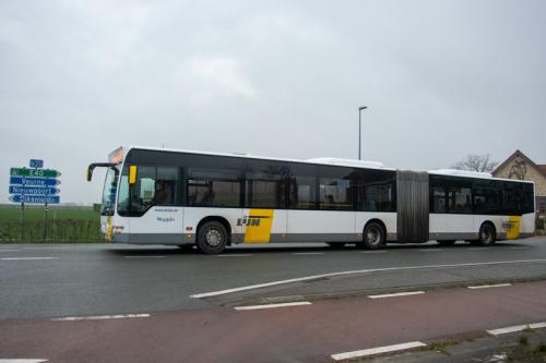 Een gelede Mercedes Citaro tussen Veurne en Diksmuide