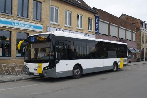 VDL Citea aan het station van Diksmuide.