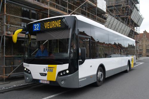 VDL Citea aan het station van Veurne.