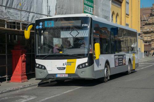 VDL Citea aan het station van Veurne.