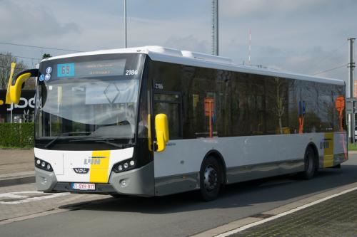 VDL Citea aan het station van Koksijde.