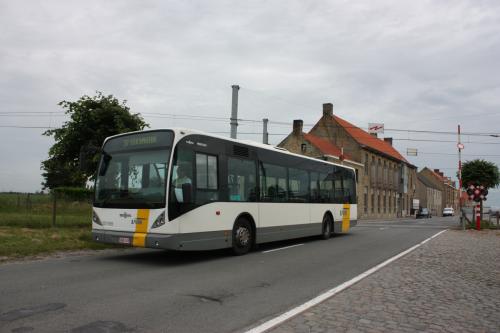 Van Hool newA330 aan het station van Koksijde.