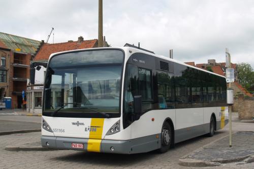 Van Hool newA330 aan het station van Koksijde.