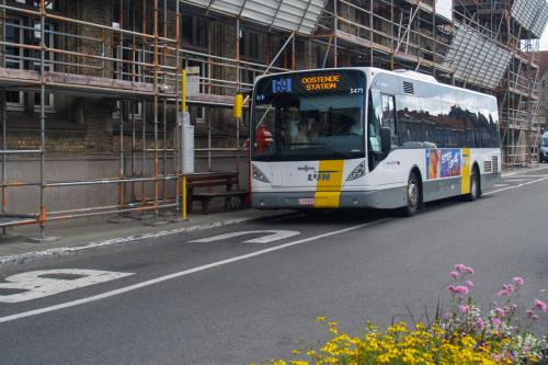 Van Hool newA360 aan het station van Koksijde.