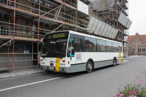 Van Hool A600 aan het station van Koksijde.