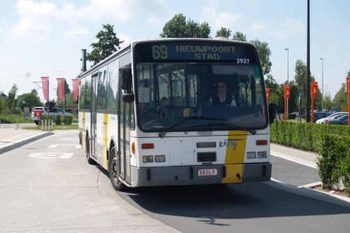 Van Hool A600 van Katriva aan het station van Veurne.