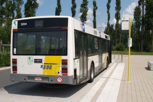 Van Hool A300 aan het station van Koksijde.