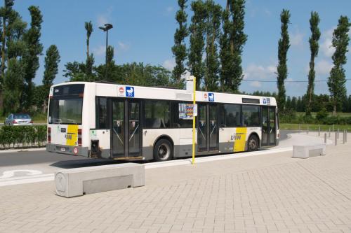 Van Hool A300 aan het station van Koksijde.