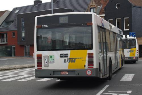 Van Hool A300 aan het station van Veurne.