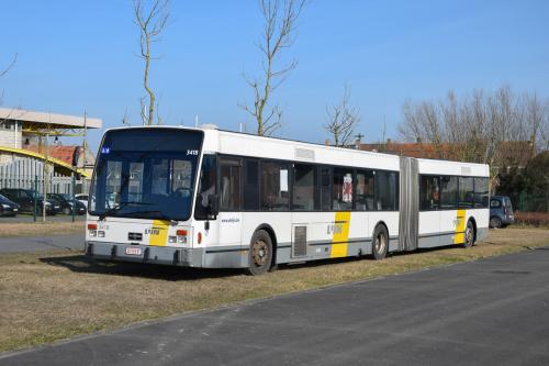 Van Hool AG300 in de stelplaats te Adinkerke.