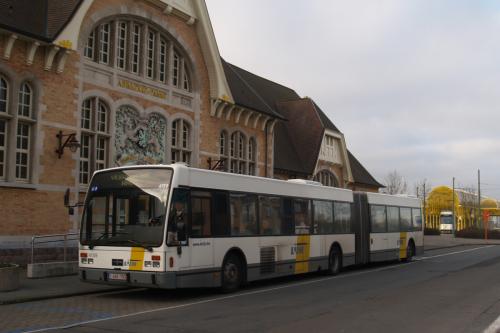 Van Hool AG300 in de stelplaats te Adinkerke.