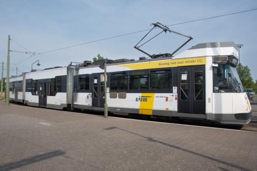 BN (Kusttram) met reclame van P&O Ferries te St. Idesbald.