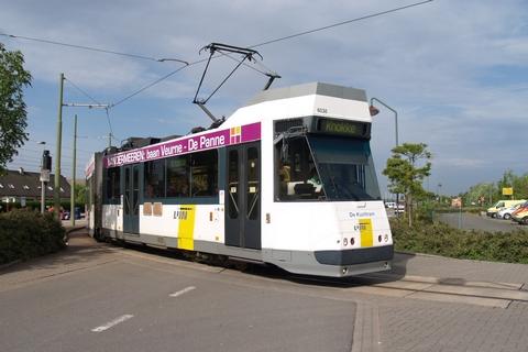 BN (Kusttram) aan het station van DePanne/Adinkerke.