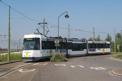 BN (Kusttram) aan het station van DePanne/Adinkerke.