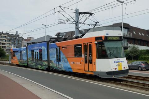 BN (Kusttram) met reclame van P&O Ferries te St. Idesbald.