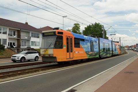 BN (Kusttram) met reclame van P&O Ferries te St. Idesbald.