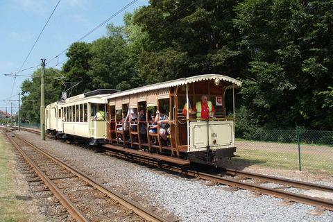 OB A.9965, met aanhangrijtuigen A8816 en A11593 tussen Adinkerke en De Panne.