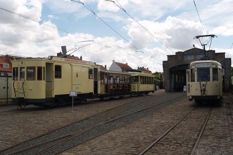 OB A.9965, met aanhangrijtuigen A8816 en A11593 & Motorrijtuig type S9750 aan de stelplaats van TTO Noordzee in De Panne.