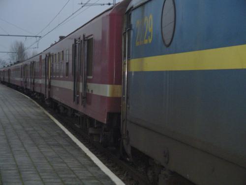 M4 rijtuigen in bordeaux kleur te Adinkerke/De Panne.